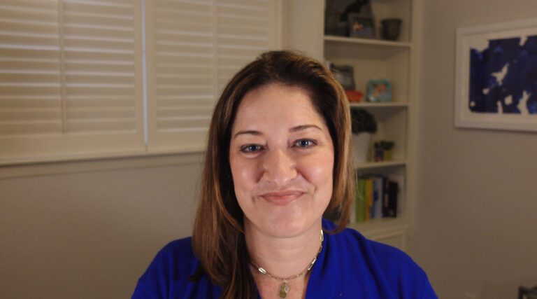 Jennifer Warren headshot